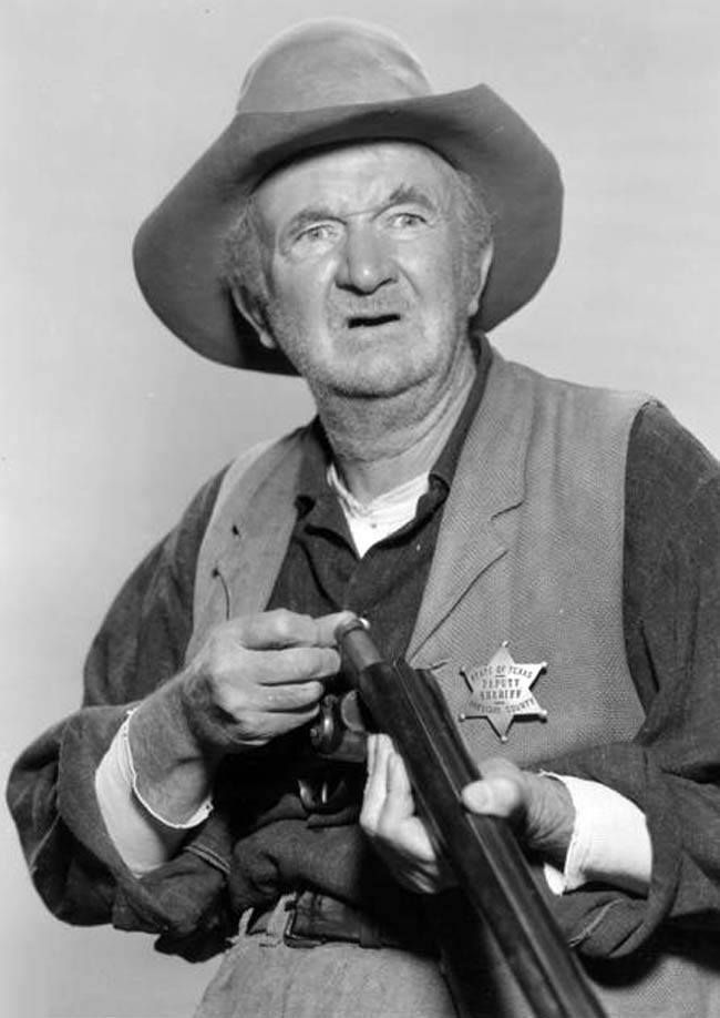 Walter Brennan in Rio Bravo