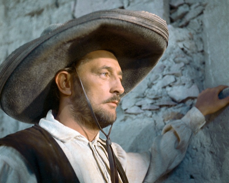 Robert Mitchum head and shoulders wearing a sombrero in The Wonderful Country